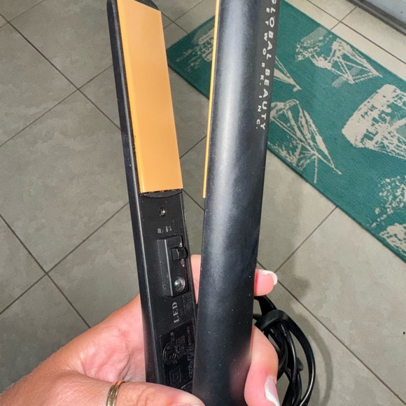 CHI Black Hair Straightener - Picture 2 of 5